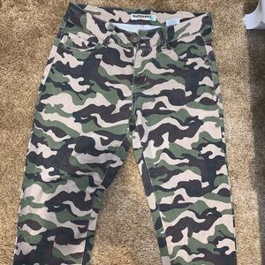Never worn before NWT, cameo jeans.